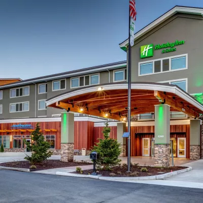 View of Holiday Inn Suites Bellingham Airport entrance.